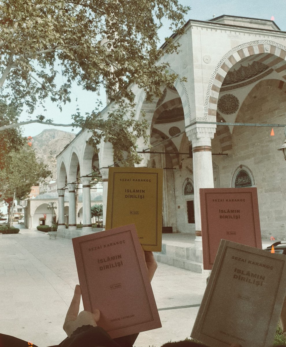 1merkur's tweet photo. Üstad Sezai Karakoç'un dediği gibi "Müslüman, İslam'ı öyle sağ ve diri, canlı yaşa ki, seni öldürmeye gelen sende dirilsin" şiarına uyarak ilk diriliş hamlemizi yaptık. Rabbim muvaffak eylesin. @yenisafakwriter 
@fikrimceeeee @BusrraGny @rukiye_temurr @senaca__ @birdenizsevdasi https://t.co/rwUc4xl8Ho