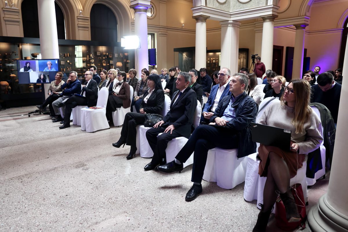 steliananedera's tweet photo. #CircularEconomy in focus of our #FutureTalks today - 🙏 @eubih!

A wonderful closing of #SDGWeek2022 in 🇧🇦

With the #CircularEconomy roadmap prepared this year by MOFTER with @UNDPBiH support, #BIH needs to move forward. 
Best #EU &amp; global practices show the way. https://t.co/zZaUvDrtHJ