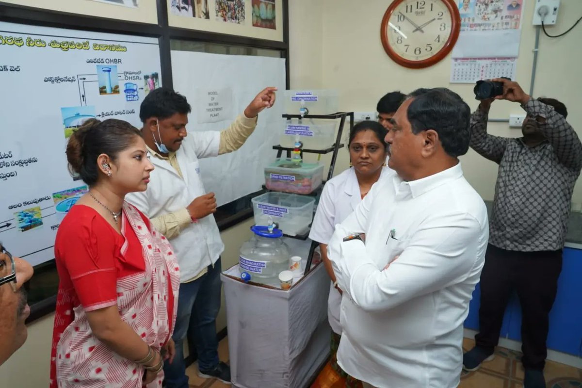 EDRBRS's tweet photo. హనుమకొండ - చింటగట్టులోని మిషన్ భగీరథ కార్యాలయంలో ఇటీవల కేంద్ర ప్రభుత్వం ప్రకటించిన అవార్డుల్లో మిషన్ భగీరథ అనేక అవార్డులు సాధించిన సందర్భంగా, ఆ శాఖకు చెందిన పలువురు ఇంజనీరింగ్, ఇతర అధికారులను @SmitaSabharwal గారితో కలిసి ఘనంగా సన్మానించి, అభినందించడం జరిగింది. https://t.co/BmNEQzAMoa