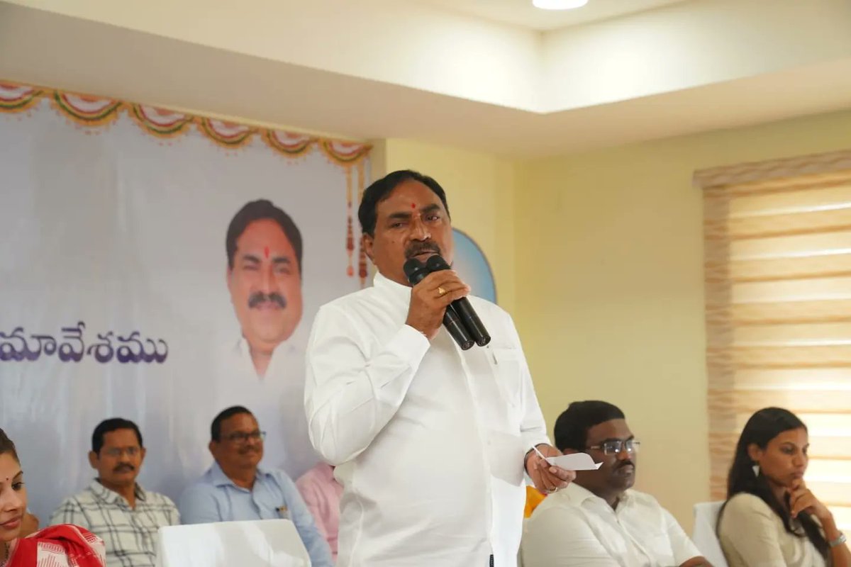 EDRBRS's tweet photo. హనుమకొండ - చింటగట్టులోని మిషన్ భగీరథ కార్యాలయంలో ఇటీవల కేంద్ర ప్రభుత్వం ప్రకటించిన అవార్డుల్లో మిషన్ భగీరథ అనేక అవార్డులు సాధించిన సందర్భంగా, ఆ శాఖకు చెందిన పలువురు ఇంజనీరింగ్, ఇతర అధికారులను @SmitaSabharwal గారితో కలిసి ఘనంగా సన్మానించి, అభినందించడం జరిగింది. https://t.co/BmNEQzAMoa