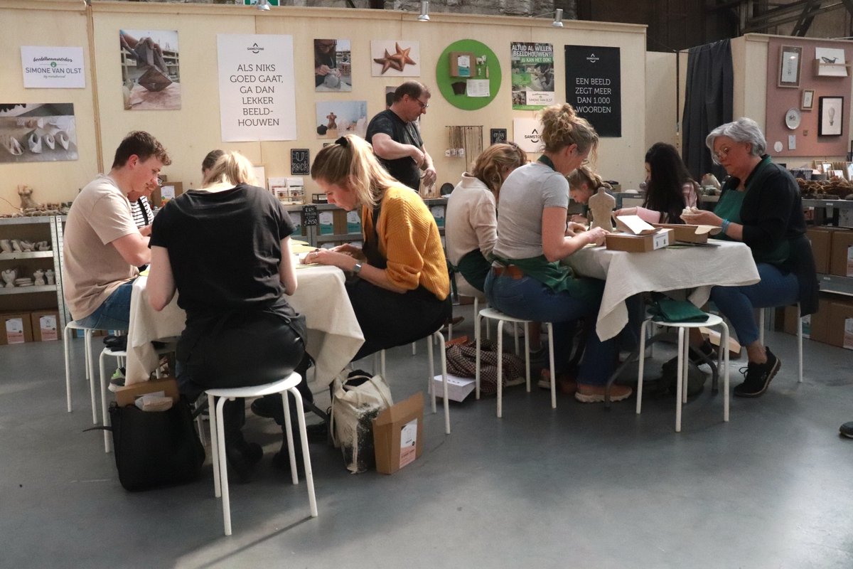 simone van olst tweet media