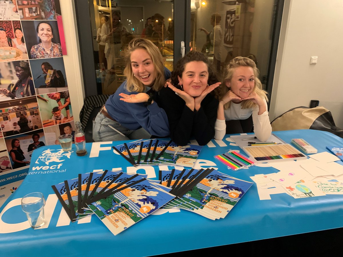 Gister stonden we bij het @NJRtweets event "Je bent jong en je wilt wat" met onze toolkit voor klimaatrechtvaardigheid 🌍🔥

Ben je jong en wil je nou ook zo'n toolkit? Klik dan hier: wecf.org/climate-justic…