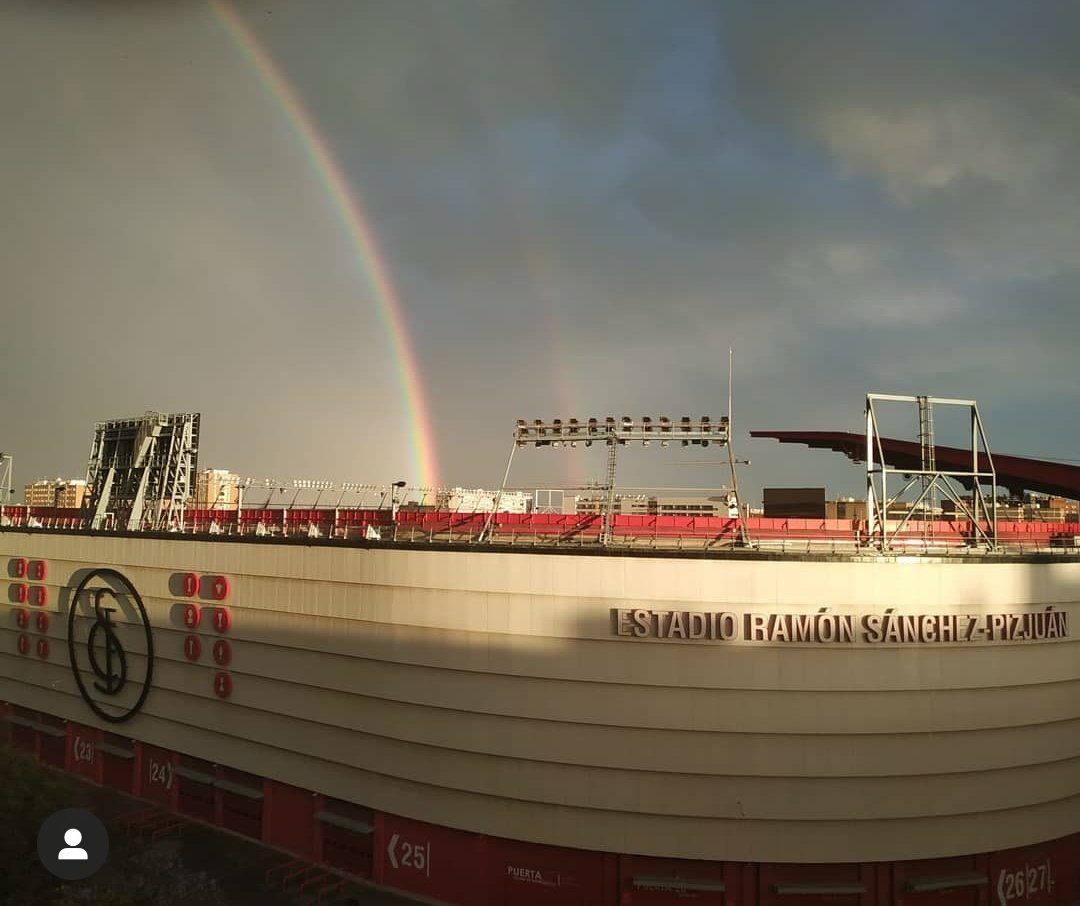 Tai_japh's tweet image. Most beautiful football stadiums (no precise order) 🏟 in Europe. A Thread.
1. Estadio Ramón Sánchez Pizjuán. Home to @SevillaFC 
Capacity 43,883.