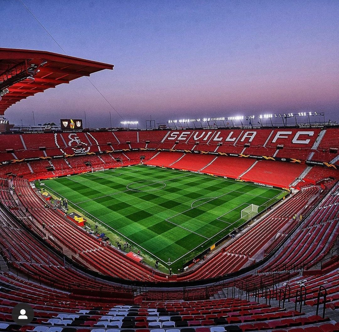Tai_japh's tweet image. Most beautiful football stadiums (no precise order) 🏟 in Europe. A Thread.
1. Estadio Ramón Sánchez Pizjuán. Home to @SevillaFC 
Capacity 43,883.