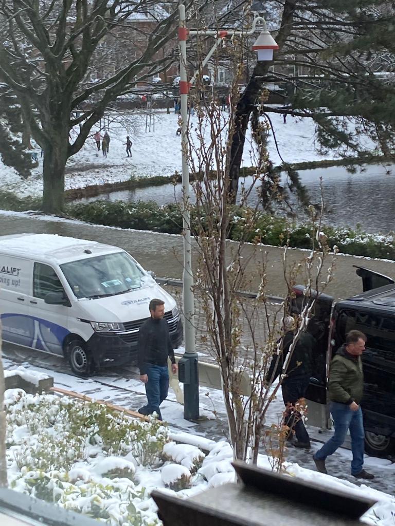 eelcobvr's tweet photo. NIEUWS: samen met NOS-collega @ben_meindertsma dook @Nieuwsuur in de zaak van de 17 Russische spionnen die in april werden uitgezet. Wat was hun dekmantel, wat deden ze hier - en waarom werd hun aanwezigheid gedoogd? https://t.co/gsCCiFhjs8 https://t.co/VYKgcUmvQ8