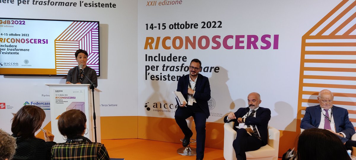 p4ol0tshiamo's tweet image. &quot;Nel modello taylorfordista c&apos;era conflitto e l&apos;accordo andava trovato, quindi il riconoscimento c&apos;era. Oggi il management fa l&apos;alleanza coi consumatori. E il lavoro con chi si allea?&quot; domanda @ivanapais alle #gdb2022.