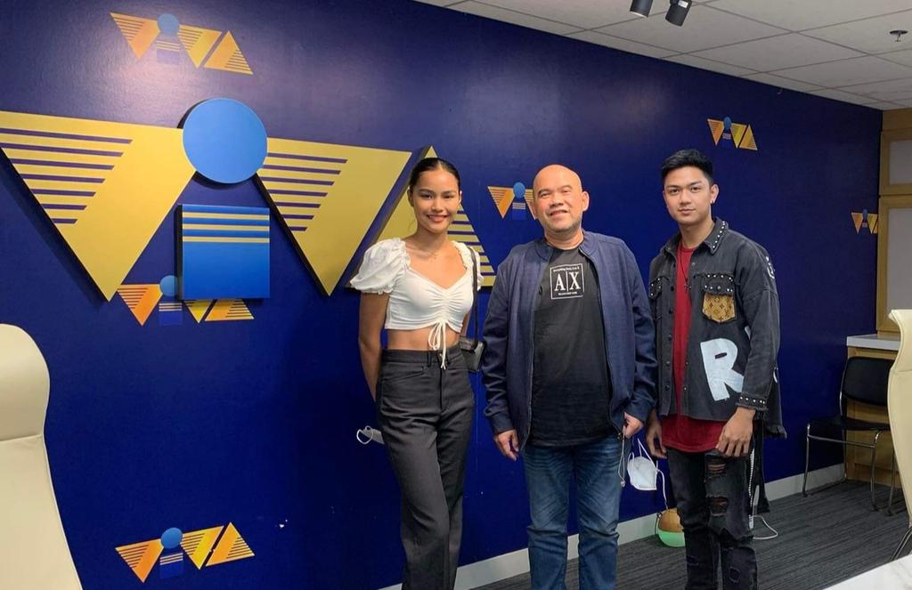 vrrelosa's tweet photo. Done meeting w/ Boss Vincent of Viva. This is it!
#Lagaslas 🔜 https://t.co/bXuG0YgMP4