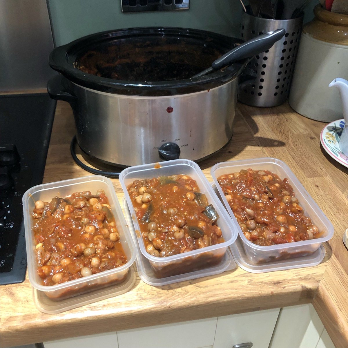 FoodSavvySfk's tweet photo. Save time &amp; money by stocking up your kitchen with home-made ready meals 🍲
How? Take some time out to batch cook a recipe, ready for you to re-heat and eat up at a later date,  #TopTips 👉https://t.co/fJy3EerJcW
#BackToSavvy #SaveMoney #ReduceFoodWaste 👍 https://t.co/mVCJJJEKaY