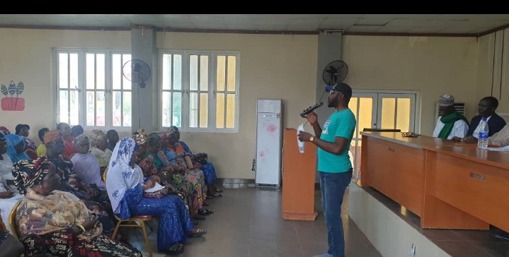 ToleranceNaija's tweet photo. Our ongoing town hall meeting in Amowu Odofin LGA Festac town Lagos.

Engaging stakeholders on the need to maintain peace before elections, peace during elections and peace after elections.
#CivicEngagmentGroup https://t.co/ufnGC3X79J