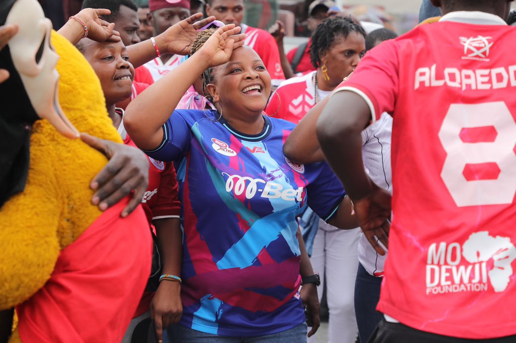 SimbaSCTanzania's tweet photo. Umekikumbuka kispika? 😃 Leo kimerudi mtaani na shughuli yetu imeanzia Buguruni Sokoni. #NguvuMoja https://t.co/Tdx6SvnkVh