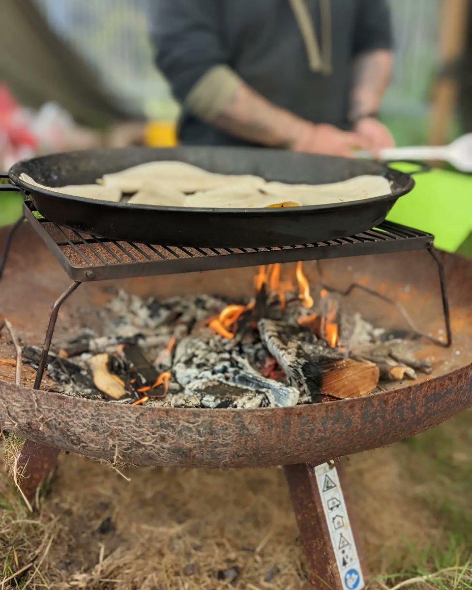 StonehamAcademy's tweet photo. Year R have had their first session around the fire pit this morning 🔥🤩

They learnt all about fires and how to stay safe around them before doing the most important job of all - making pizzas! They went down a treat 🍕💜

#ForestSchool #EYFS #safetyfirst https://t.co/8kLr7T2E7d