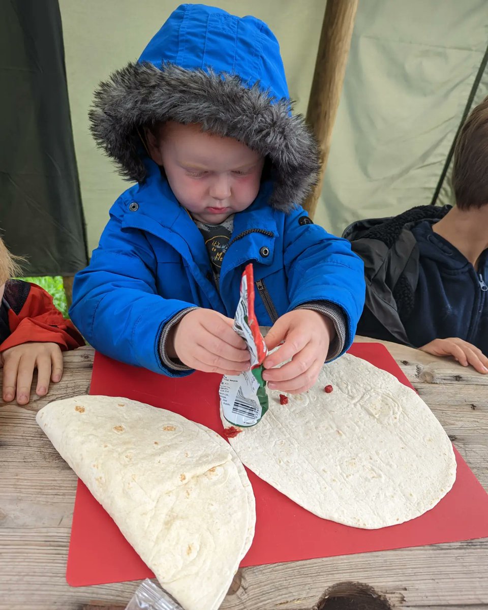StonehamAcademy's tweet photo. Year R have had their first session around the fire pit this morning 🔥🤩

They learnt all about fires and how to stay safe around them before doing the most important job of all - making pizzas! They went down a treat 🍕💜

#ForestSchool #EYFS #safetyfirst https://t.co/8kLr7T2E7d