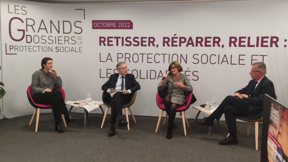 Table ronde « Territoires : retrouver la proximité » : j’ai rappelé les priorités du <a href="/gouvernementFR/">Gouvernement</a> pour l’accès de tous à la #santé, sur tous les territoires #CNRsante.
Merci à l'<a href="/EN3S_officiel/">EN3S</a> pour ces fructueux échanges.