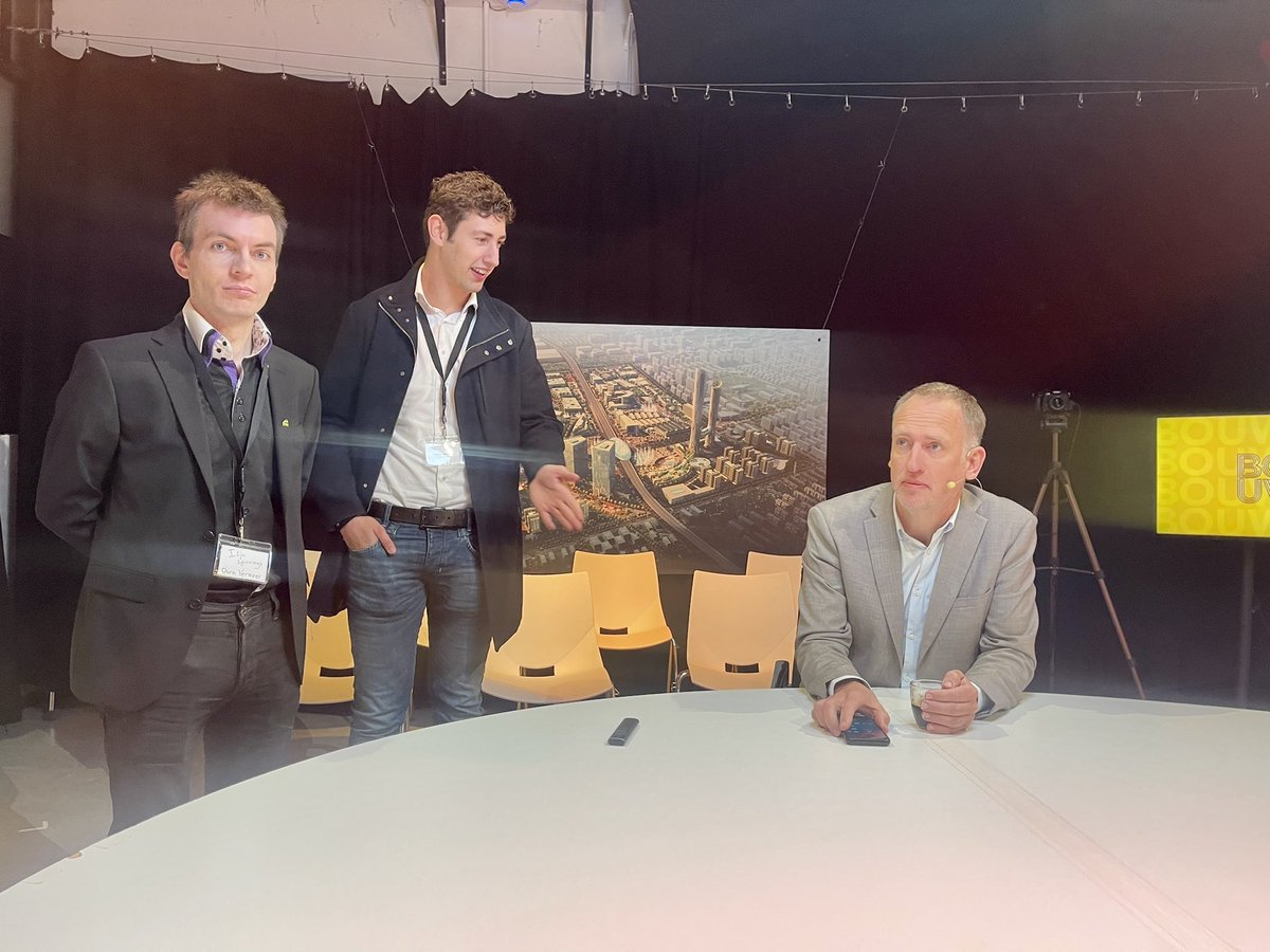 BruggenArchitec's tweet image. In de studio bij @3dmakerszone  op MAAK arena in Haarlem. #FutureTalk met Erik van Doorn  over onze #TweedeLevenBrug. #BruggenArchitectuur.