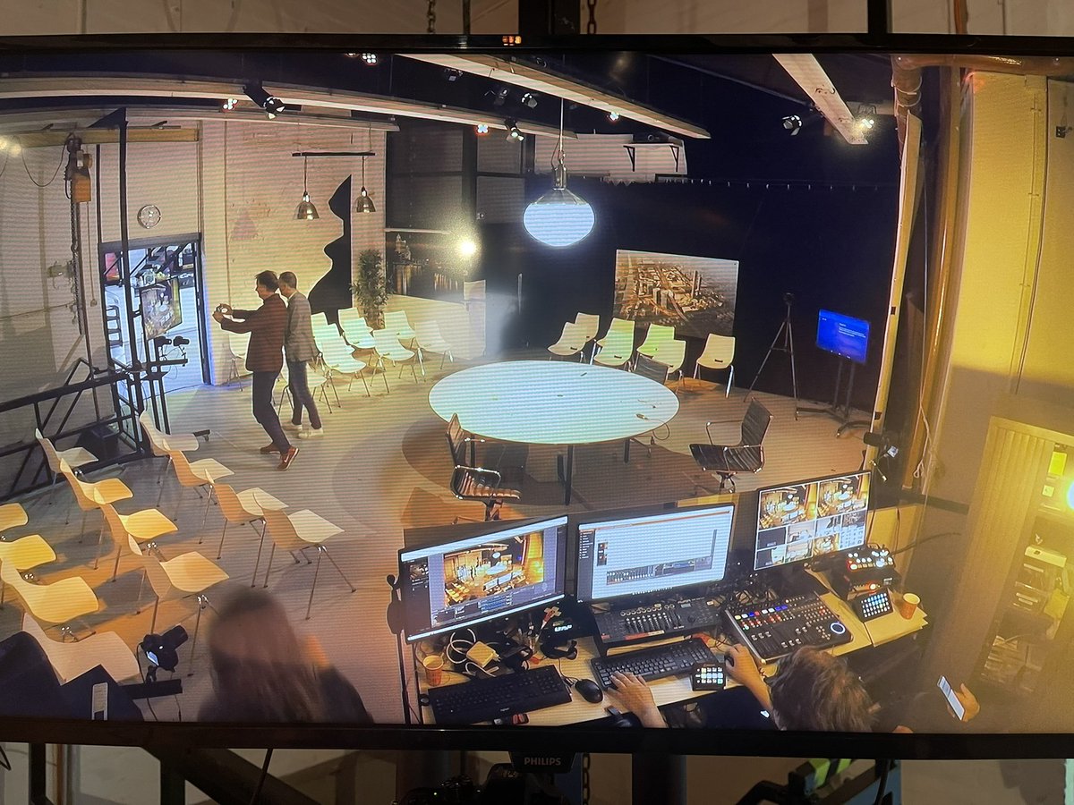 BruggenArchitec's tweet image. In de studio bij @3dmakerszone  op MAAK arena in Haarlem. #FutureTalk met Erik van Doorn  over onze #TweedeLevenBrug. #BruggenArchitectuur.