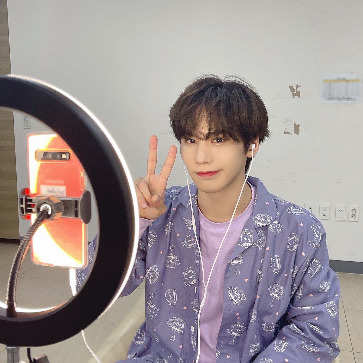 ROCKYSODE's tweet photo. 🐺💜 #라키 #ROCKY https://t.co/buc7HGp0C0