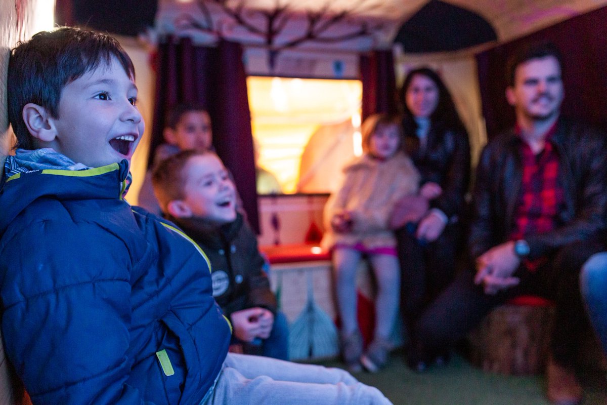 EscenaFamiliar's tweet photo. La PUCK Cinema Caravana de @tombscreatius i @carlesporta1 torna a la programació familiar del @sitgesfestival
El cinema més petit del món projectarà curts d’animació durant els dies 15 i 16 dins del programa infantil, el #FantasticKids
👉🏽Més info: https://t.co/D62BY6yg3E https://t.co/go2WAu5YxI