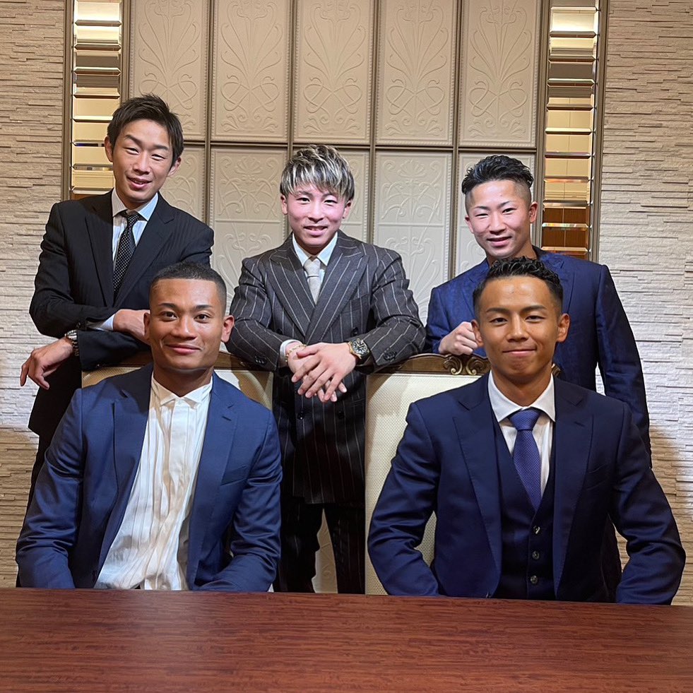 andy_h888's tweet photo. 昨日は大橋ジム後援会パーティーでした！

12月13日出場メンバーと！📸

#井上尚弥
#井上拓真
#清水聡 
#武居由樹 
#平岡アンディ
#大橋ボクシングジム https://t.co/zEak8gRKXK