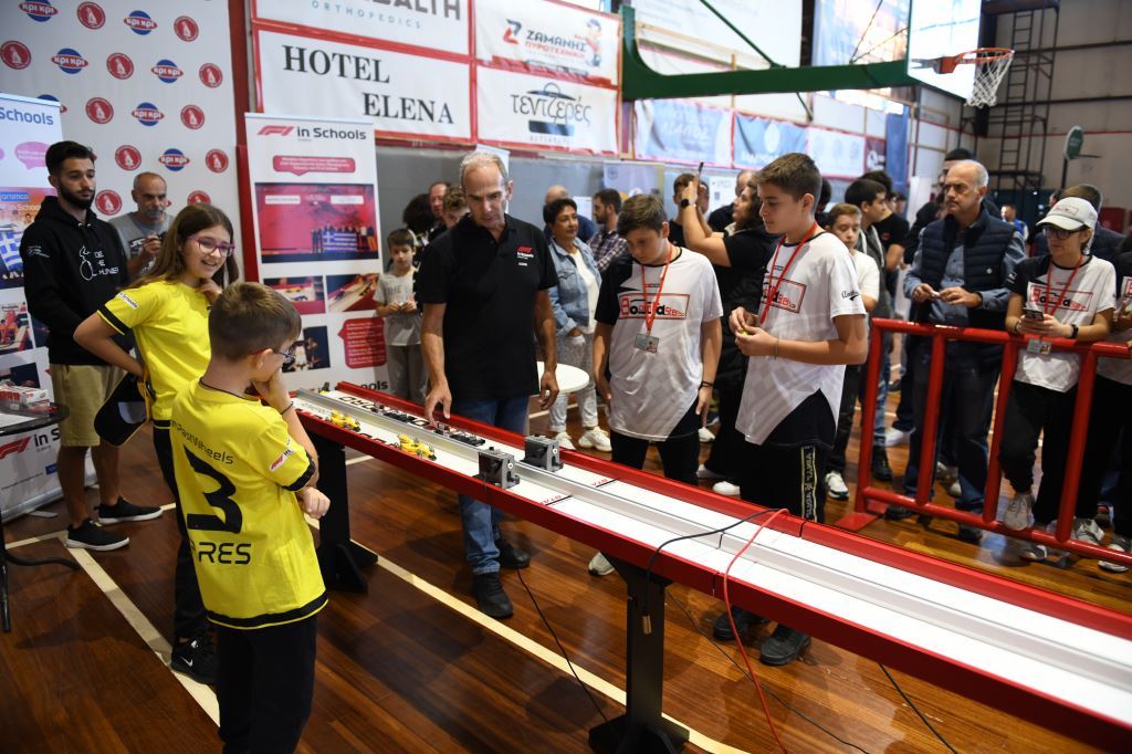 STEMRacingGR's tweet photo. Ορισμένες ωραίες στιγμές από τους αγώνες ταχύτητας πίστας που έγιναν στις Σέρρες στο πλαίσιο της Τελικής Φάσης του 11ου Πανελλήνιου Διαγωνισμού F1 in Schools 2022 (για Δημοτικά, Γυμνάσια και Λύκεια).
#f1inschools #f1inschoolsgreece #STEM #SNFoundation #SNForg @SNForg https://t.co/ITkg0Jb6cN