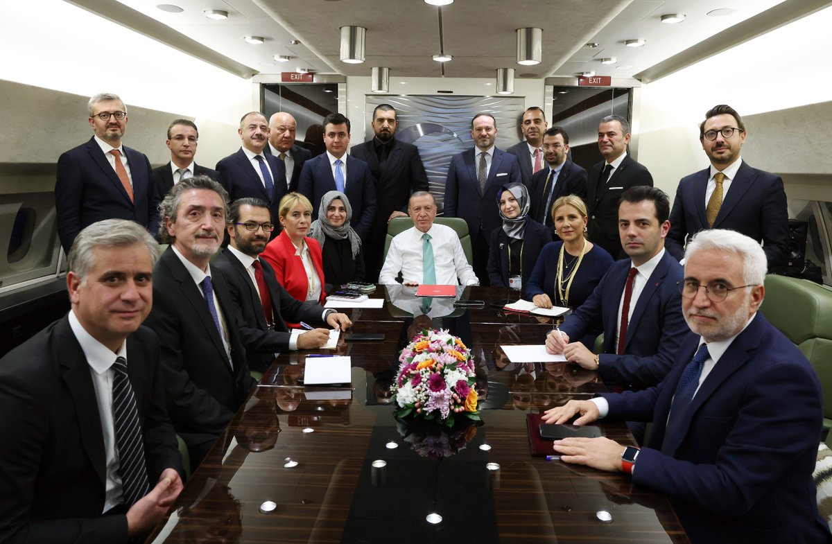 Cumhurbaşkanımız <a href="/RTErdogan/">Recep Tayyip Erdoğan</a>, Kazakistan ziyareti dönüşünde medya mensuplarının sorularını yanıtladı ve gündeme ilişkin değerlendirmelerde bulundu.

iletisim.gov.tr/turkce/haberle…