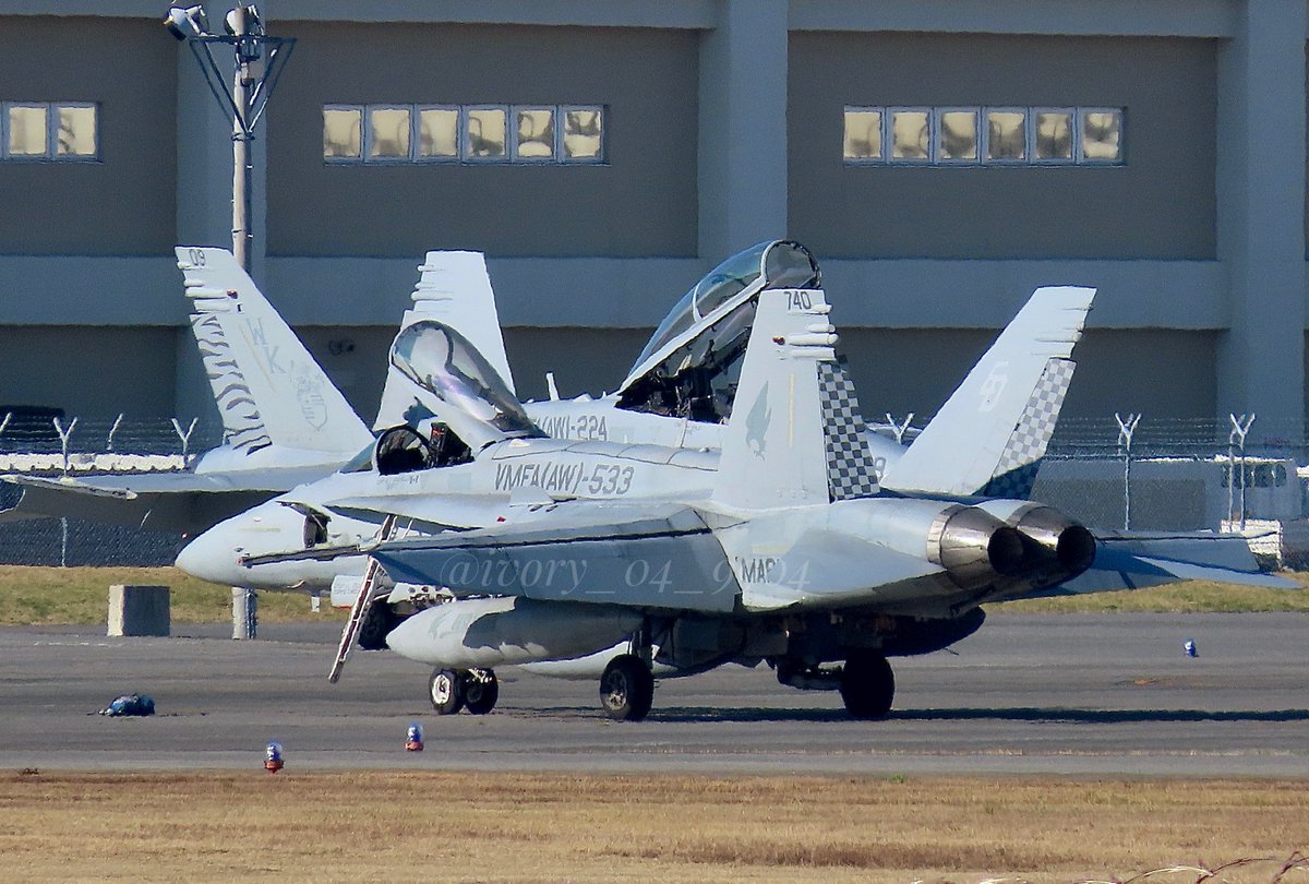 ivory_71_US_2's tweet photo. #vmfa533 お気をつけて👋
白鷹・黒鷹にベンガルズ🐅チェッカー🏁まで見れて豪華だったように感じます。 https://t.co/jH4Xu7jWiq