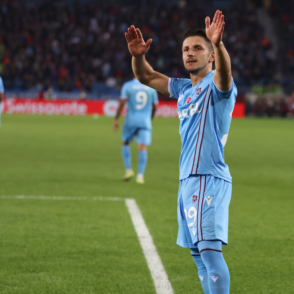 🔥 Futbolcumuz Enis Bardhi'nin Monaco maçında attığı frikik golü, UEFA Avrupa Ligi'nde haftanın golü seçildi. 💪

#FırtınaZamanı | #UEL