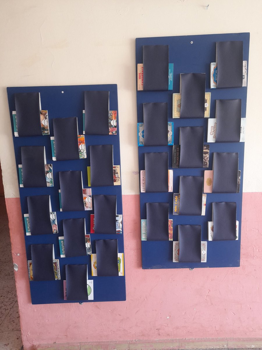 Öğretmenlerimiz tarafından temin edilen kitaplar ile başlattığımız "Askıda Kitap" uygulamamız.
Katılım sağlayabilir; izin almadan, sormadan etmeden kitaplarımızı götürebilirsiniz. Tek şart okumak ☺️🧑‍🏫👩‍🏫🙏🎉📖 
<a href="/siverekmem63/">Siverek İlçe MEM</a> <a href="/NKapanoglu/">Nuri Kapanoglu</a> <a href="/valisalihayhan/">Salih AYHAN</a> <a href="/aziz_glbs/">Aziz GÖLBAŞI</a> <a href="/tcmeb/">Millî Eğitim Bakanlığı</a>