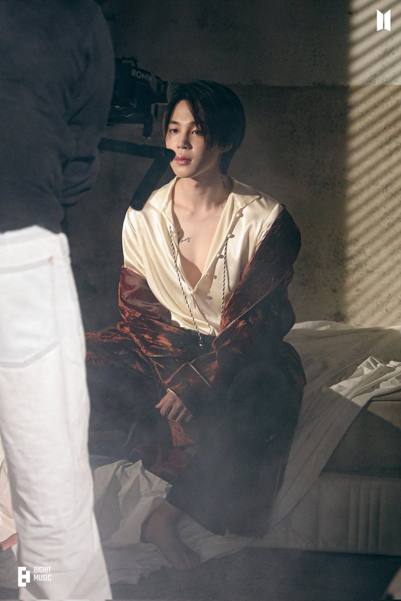 UniversBTS_'s tweet photo. [NAVER] Imagens em HD de Park Jimin nos bastidores de "Me, Myself and Jimin". (1/7)

🦉 @BTS_twt #Photo_Folio https://t.co/VxdsLChfZB