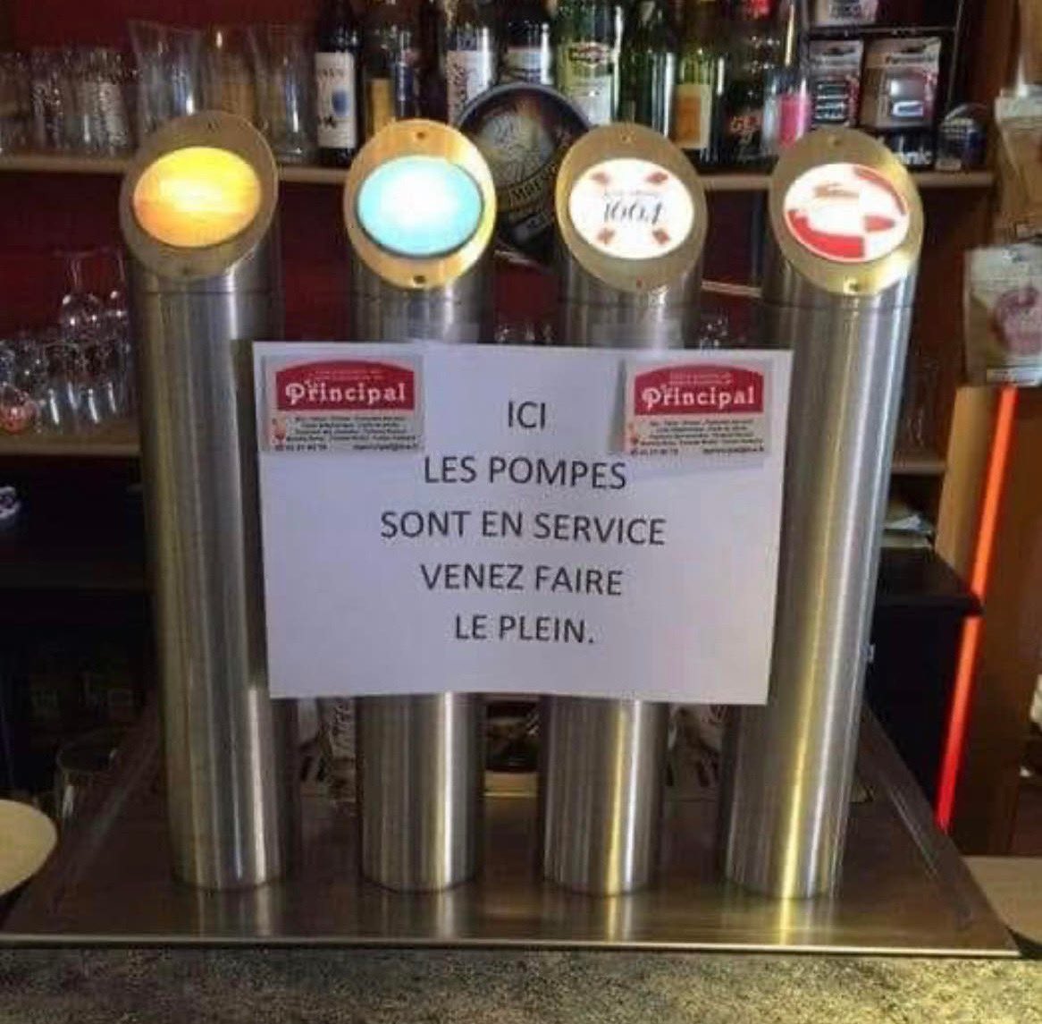 LaSotizerie's tweet photo. Pendant ce temps là au 6Roses!#APÉRO https://t.co/Pp7x80cQgd