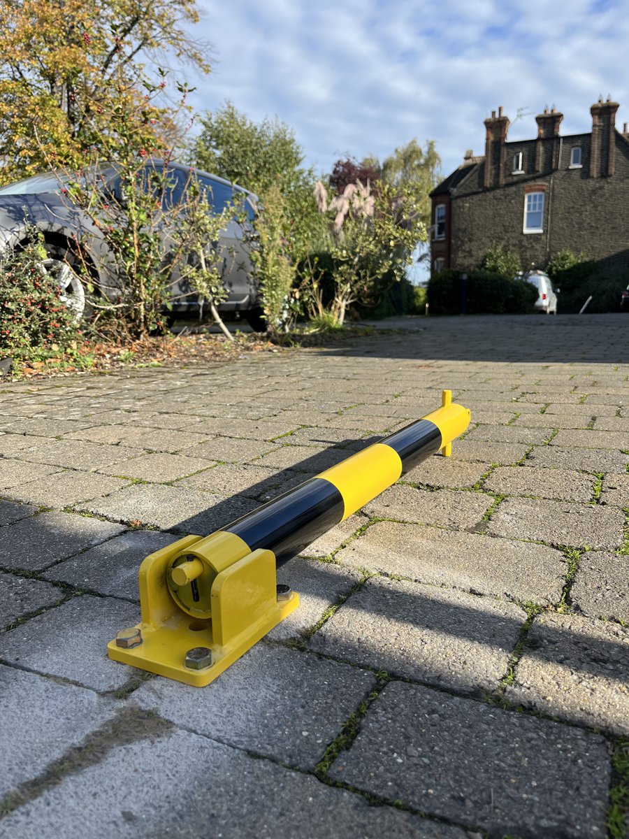Did you know that we can also arrange installation of our fantastic range of security posts and parking bollards?
(Geographical limitations apply.)
A few pictures from our partners at City bollards.
#security #bollards #drive #protection