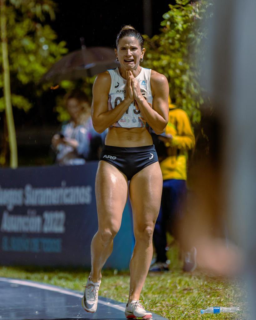 Florlamboglia92's tweet image. Vale la emoción ? Pero claro ! 
MEDALLA 🥈 100metros Odesur . La soñé mucho y se dio ❤️🫶🇦🇷