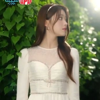 she looks like a princess