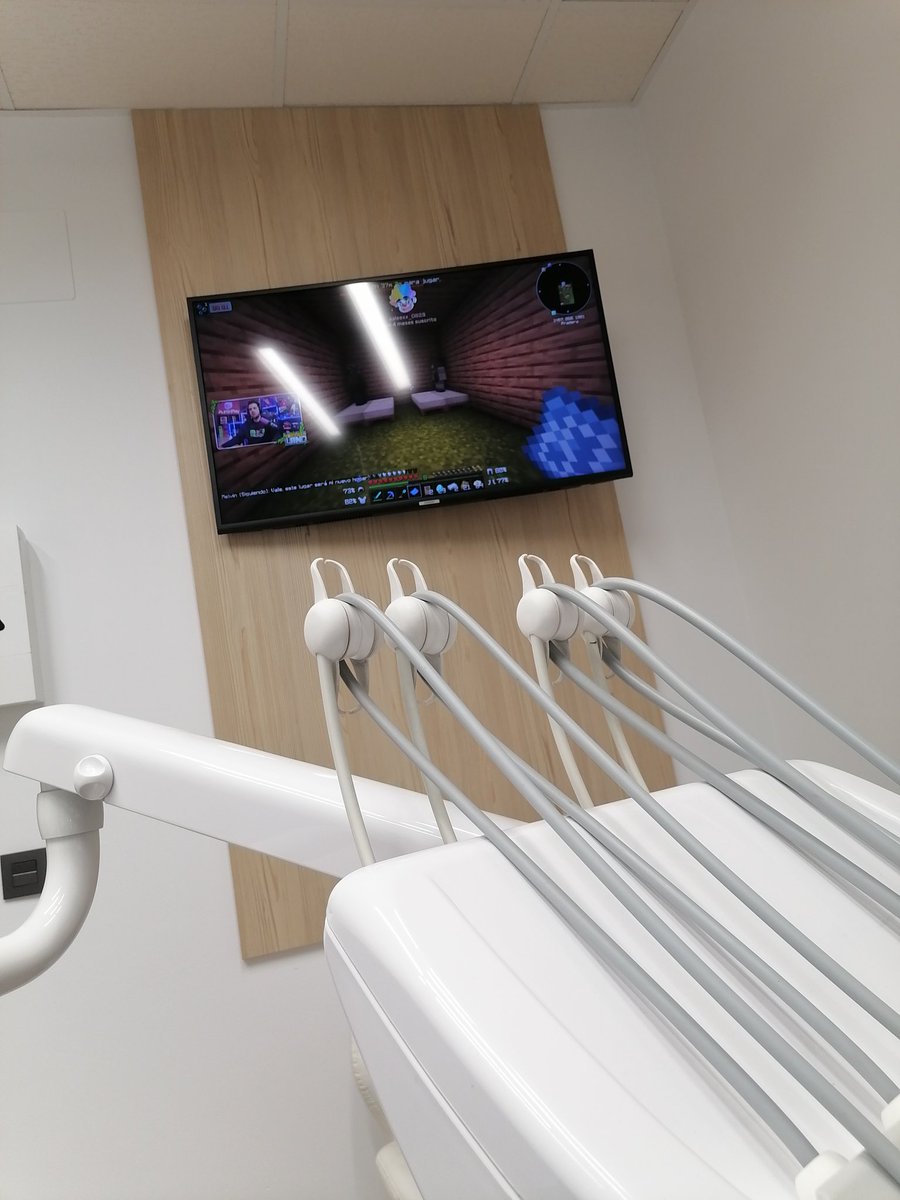 _Nilera_'s tweet photo. Entrar al dentista y encontrarte esto https://t.co/pZDyuI7Ixi