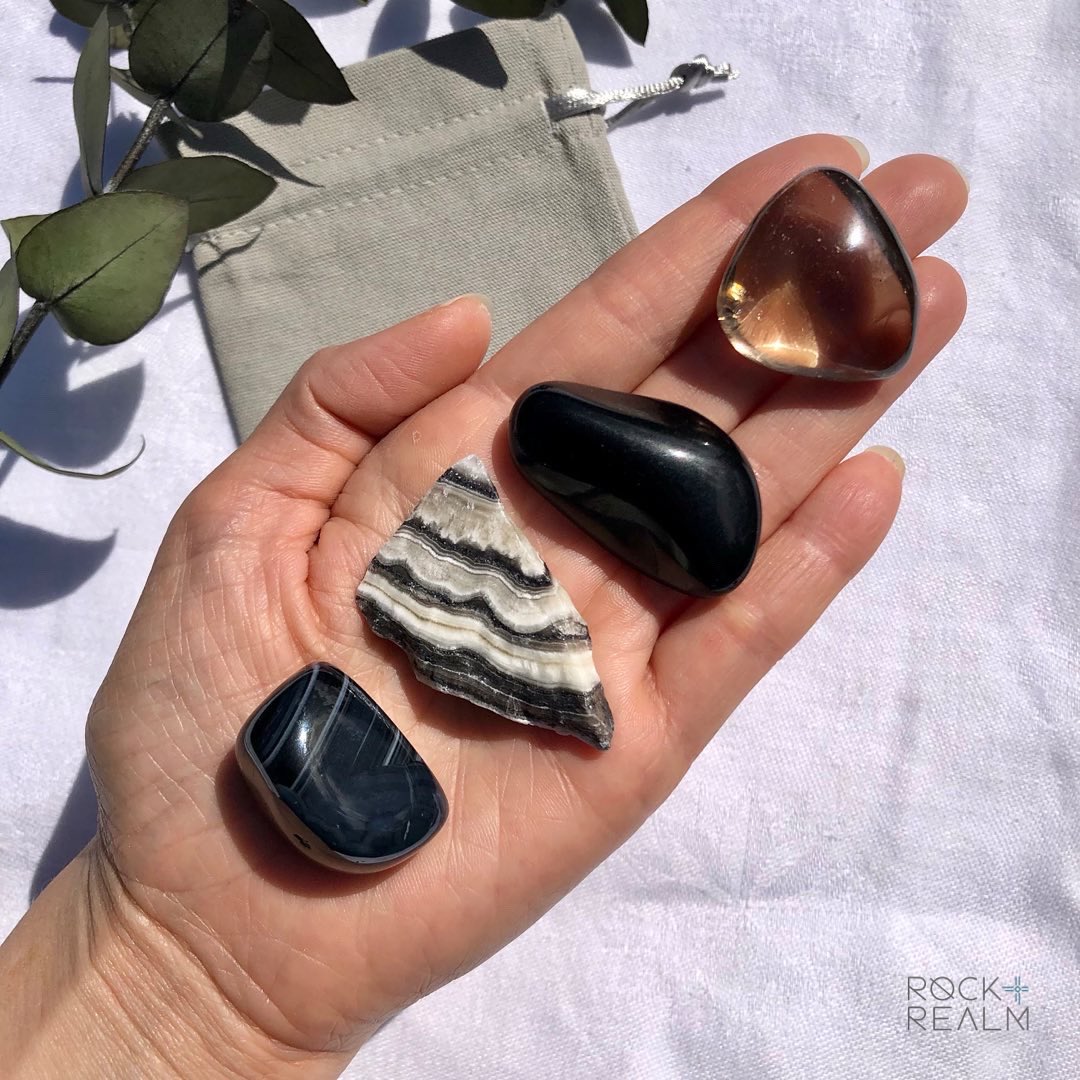 rockandrealm's tweet photo. Want to buy #crystals as a gift, but overwhelmed by choice?

That’s where I step in! 🦹‍♀️

I craft #wellbeing #giftsets using crystals with complementary energies, so you don't have to worry about "does this crystal work with that crystal"!

#stockingfillers #giftsforher 🎁 https://t.co/gxJSX5Yaox