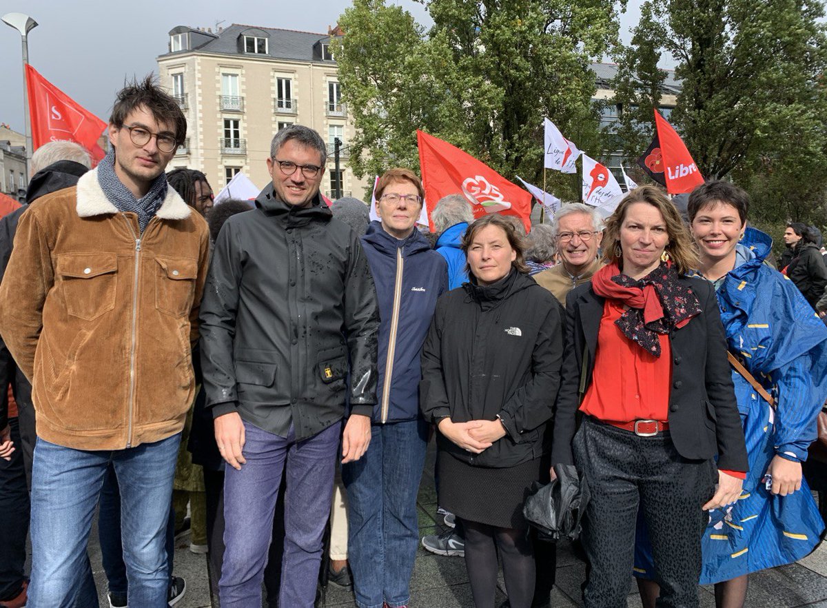 NON à un nouveau centre de rétention administrative. Ni ici ni ailleurs.
Cette stratégie d’enfermement systématique des chercheurEUSEs de refuge, cette privation de liberté est insoutenable. Les CRA sont une honte pour notre pays et une injure à nos valeurs.
#mobilisation #Nantes