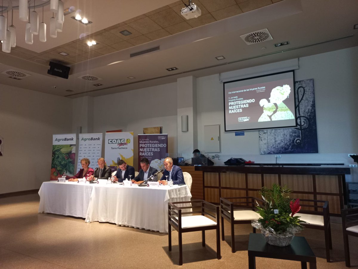 JoseGilGarcia's tweet photo. Hoy asistimos a V Jornada Mujeres Rurales organizado por la Asociación de Mujeres de @COAGMurcia en Torre Pacheco con motivo del Día Internacional de la Mujer Rural. Desde @AgroBank_CABK apoyando a este colectivo tan importante, tanto en los negocios como en lo personal https://t.co/w3tb0yQj7f