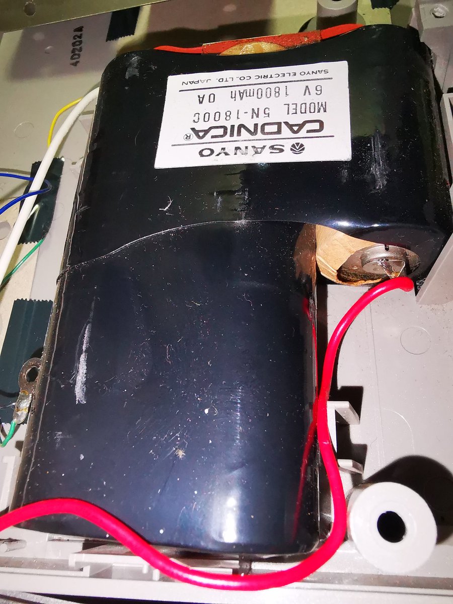 swartz_de's tweet photo. Hello folks! Does anyone know of source for a NiCd pack in this "L" configuration? Preferably in Germany/EU. It's a 5 cell, 6V, 1800 mAh pack. The cells look to be C-cells. If I can't find any, I'll roll my own, but I'd rather just buy shelf-ware. #casio #fa10 #pb700 #ポケコン https://t.co/Mo6wAE55ZG