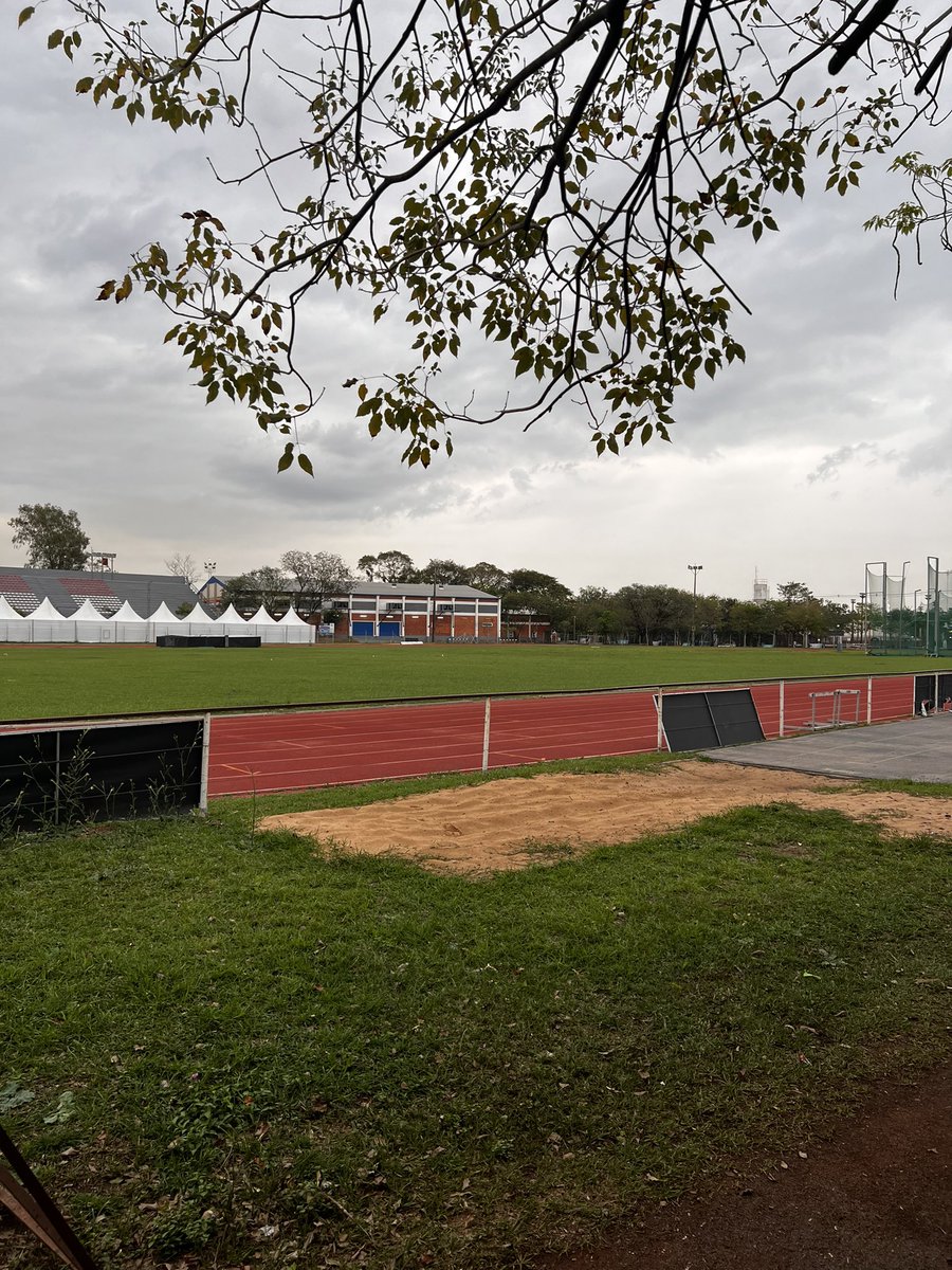 jjsayago's tweet photo. Asunción tiene unos 600mil habitantes y dos pistas de atletismo en condiciones de hacer pruebas internacionales hoy mismo. La distancia entre una y otra es de 20 minutos en carro. La población de 30 millones en Venezuela 🇻🇪 no tiene UNA disponible. Ven que es voluntad? https://t.co/h1lId5zXEV