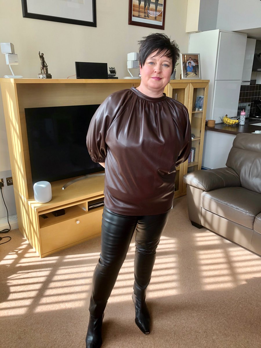 Milfs In Leather 5️⃣6️⃣k On Twitter Followers Wife In Sexy Tight