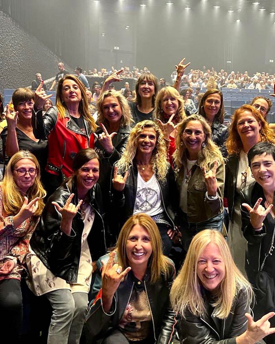 EvaVilaMassanas's tweet photo. Porque el mundo es también una fiesta! Que bien sienta un concierto “revival” de Queen y bailar con amigas 🤘🏻de @WeRock_Capital #workandfun https://t.co/luqkzLUnHG