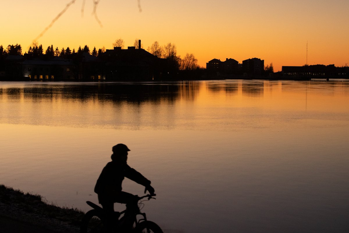 oulunkaupunki's tweet photo. Asteen verran levollisempaa syysviikonloppua Oulusta! Millaisia viikonloppusuunnitelmia sinulla on? Meinaatko ulkoilla ja pyöräillä? #oulu #syksy #asteenverran https://t.co/Uee2zyrV6T