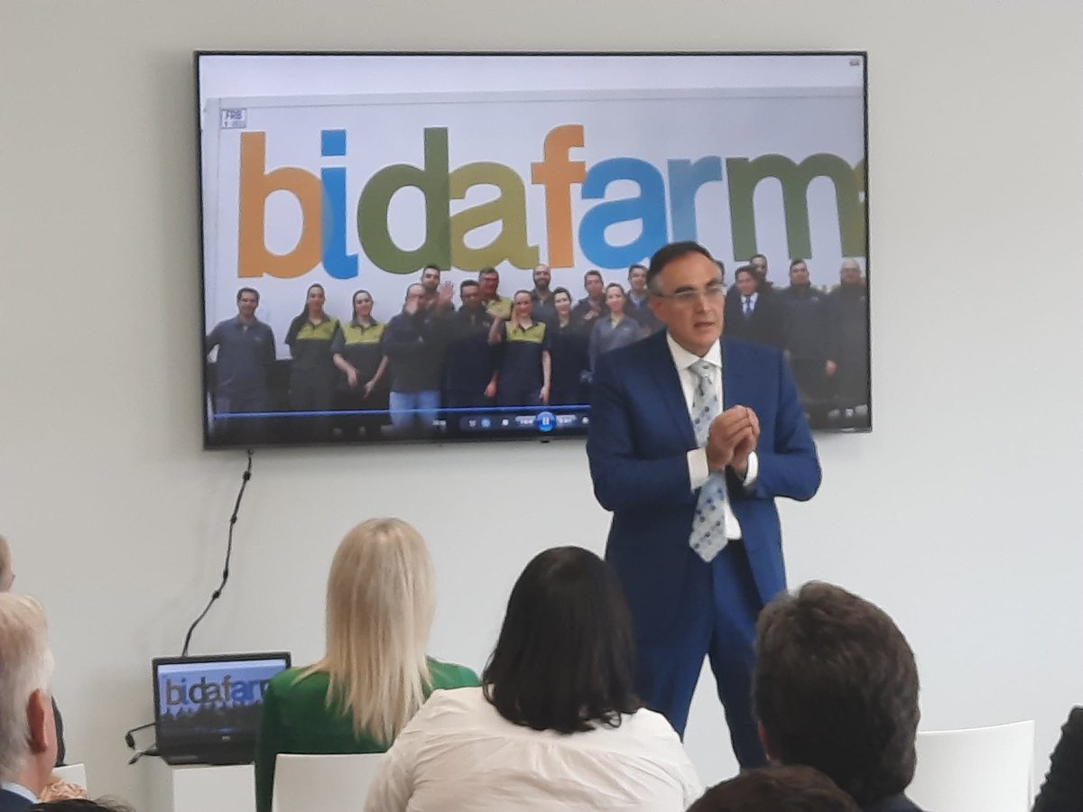 BidaFarma's tweet photo. @RpesqueraSanid1, consejero de Sanidad de Cantabria, en la inauguración de #BidaFarmaCantabrico: "La llegada de @BidaFarma es un hito muy importante. Su presencia en el territorio es el reflejo de nuestra apuesta por crear clusters de industria biosanitaria". 

#AhoraBidaFarma https://t.co/uoMtgKLNfe