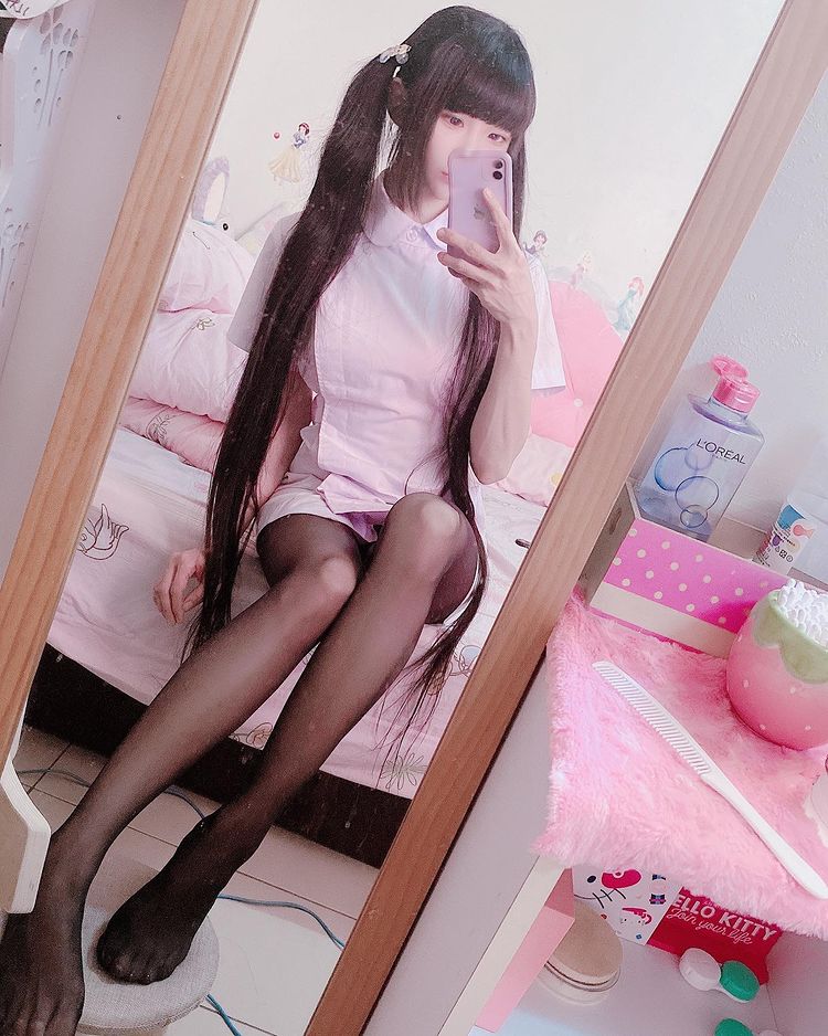 linleleii's tweet photo. 絲襪破了 https://t.co/eFHG5sKTwG