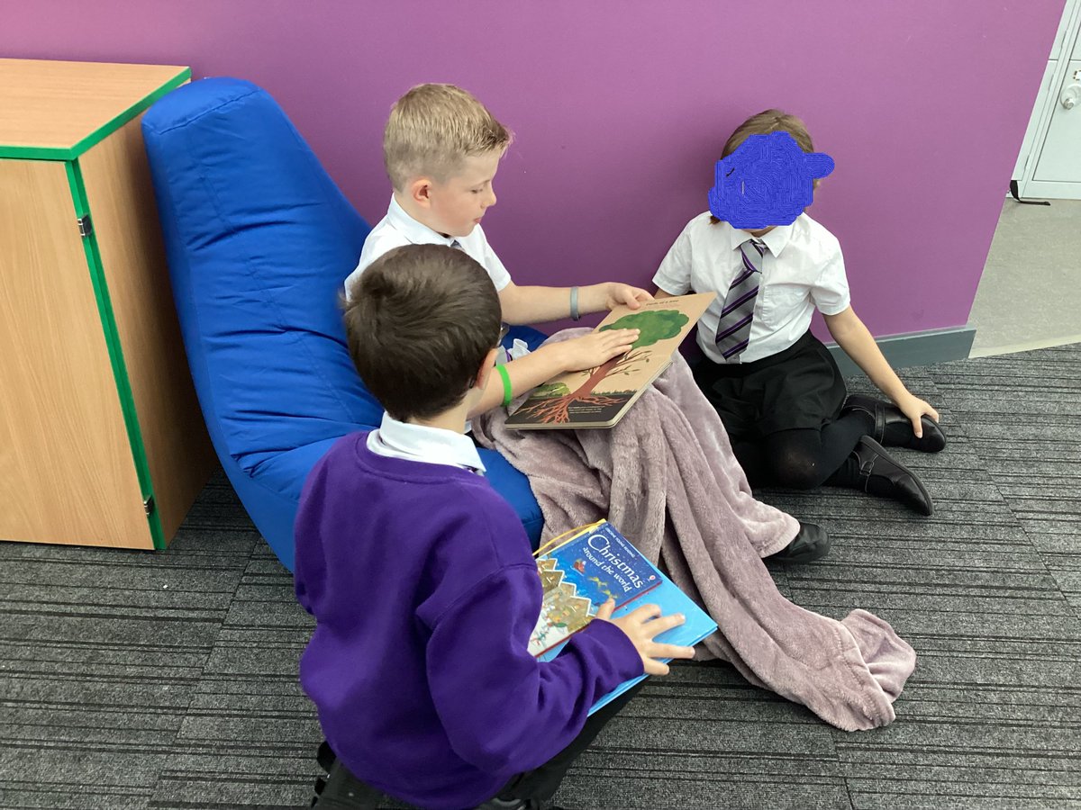 BeaconAcad's tweet photo. These Year 5 children are enjoying some time in our reading area #developingaloveforreading 📚 https://t.co/9yxBF117Tp