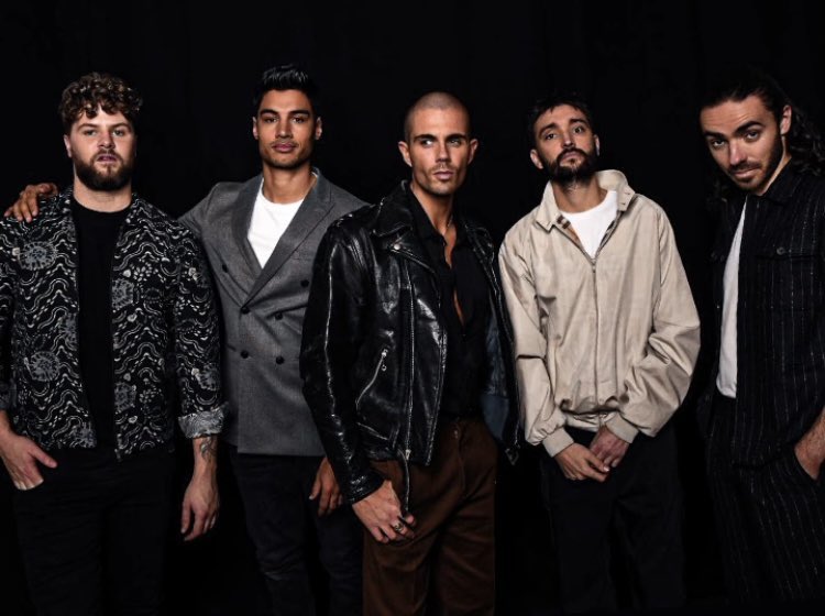 AlezaMoneaTW's tweet photo. #TWFanFriday https://t.co/29b66FSAc7