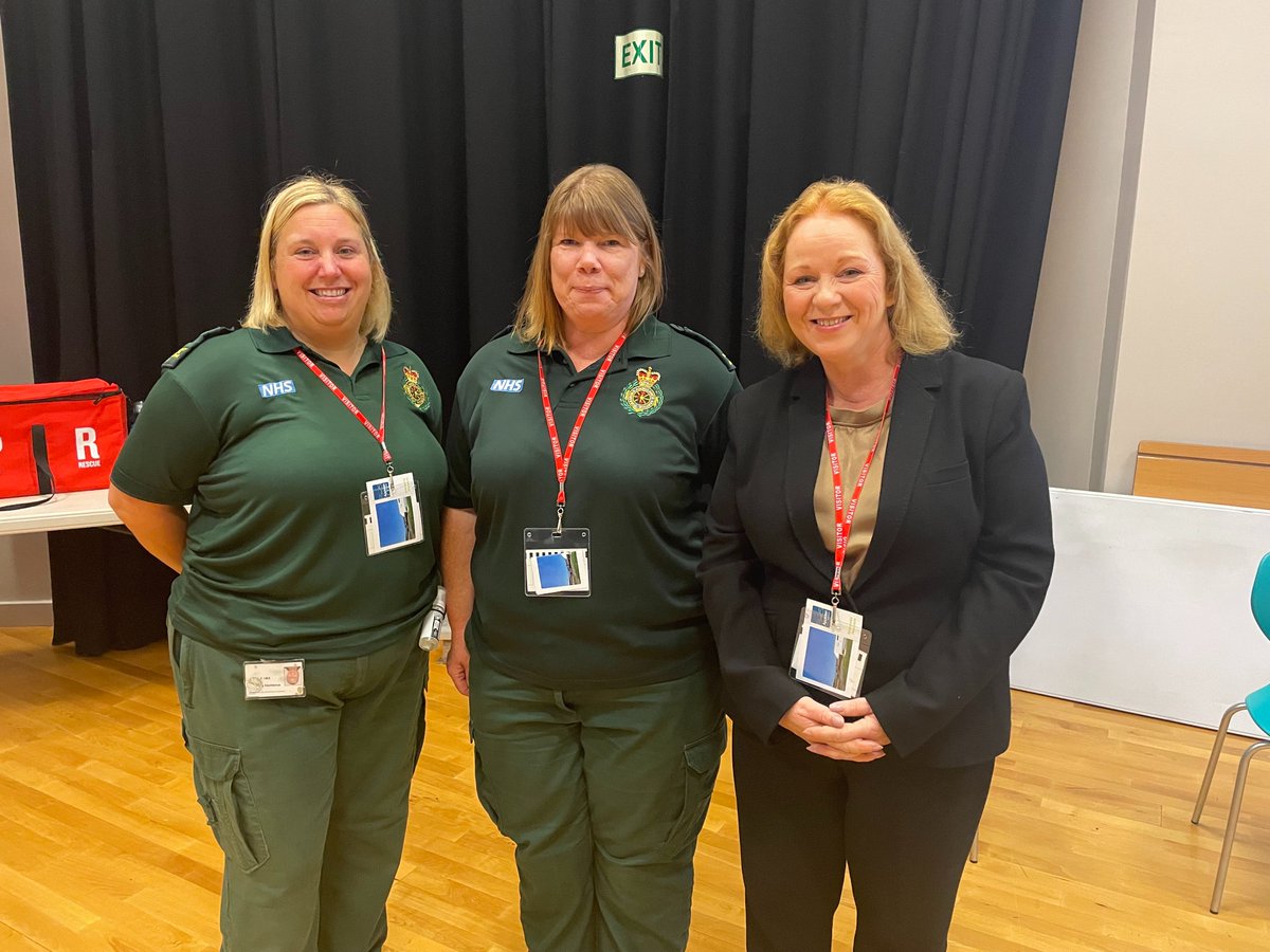 JudithCummins's tweet photo. Today is Restart a Heart Day ♥️ and I have been with students at @AppletonAcademy who are training to do life-saving CPR with @YorksAmbulance volunteers. Effective CPR can double the chance of surviving a heart attack! https://t.co/jPpHdpLmPb