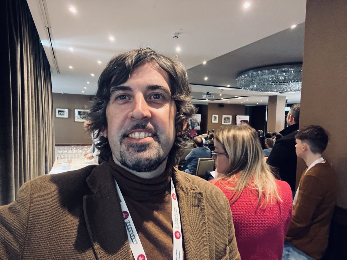 Schhtoney walls..Supermacs..Sustainability through Digital Health Innovation...Super speakers and set-up. Great to be in Galway for the Sustainable Digital Health Innovation Conference #SDHIconf22 #innovation #DigitalHealth 🤗