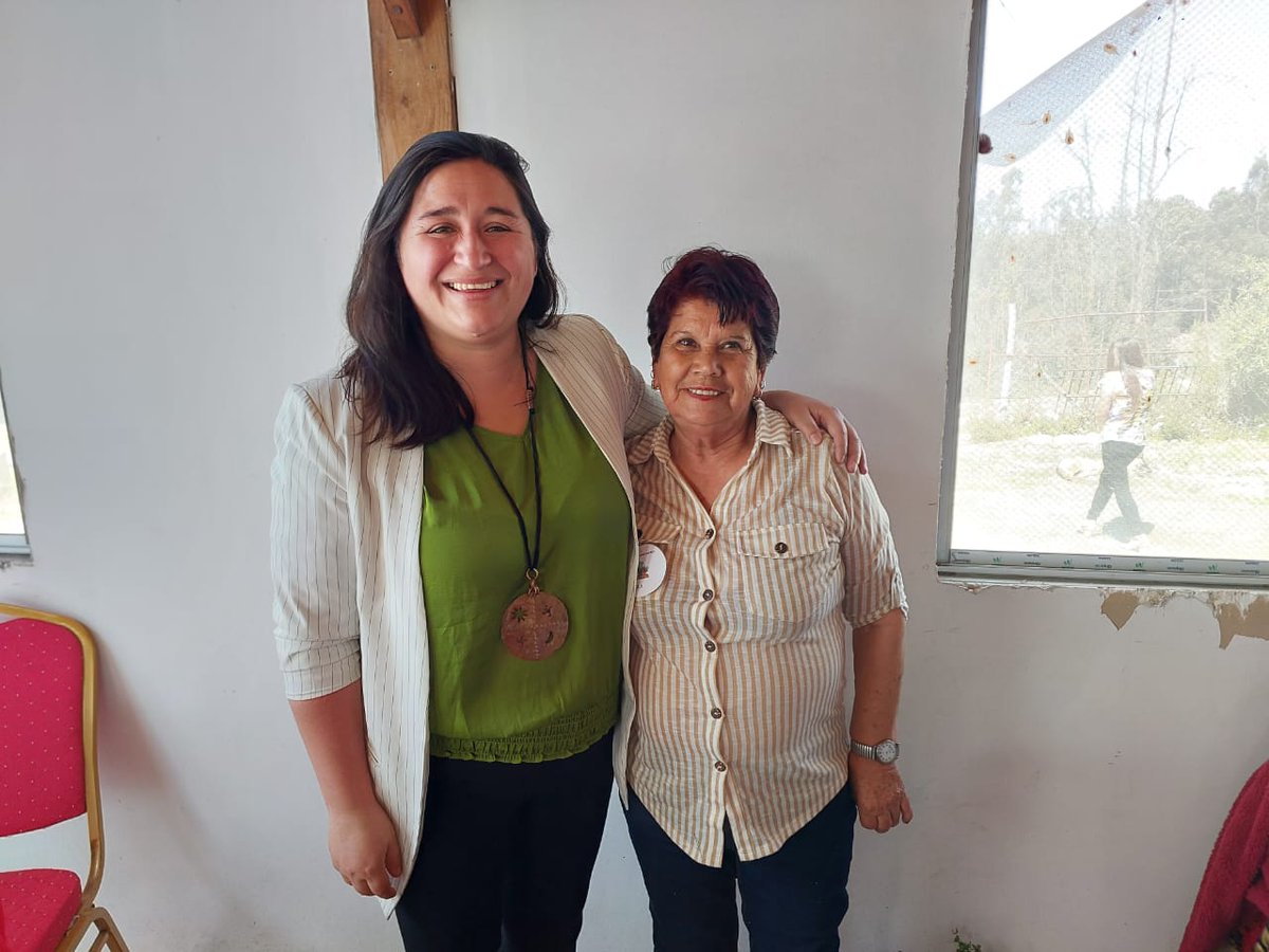 MDSAtacama's tweet photo. 📍La seremi @MDSAtacama Yosselin Moyano junto al equipo del programa Vínculos de Vallenar y los adultos mayores de la comuna participaron en una actividad denominada "Malón". "Retornando a las actividades presenciales". 

#SeguimosAvanzando🌳 por la región. https://t.co/TAPklW7miV