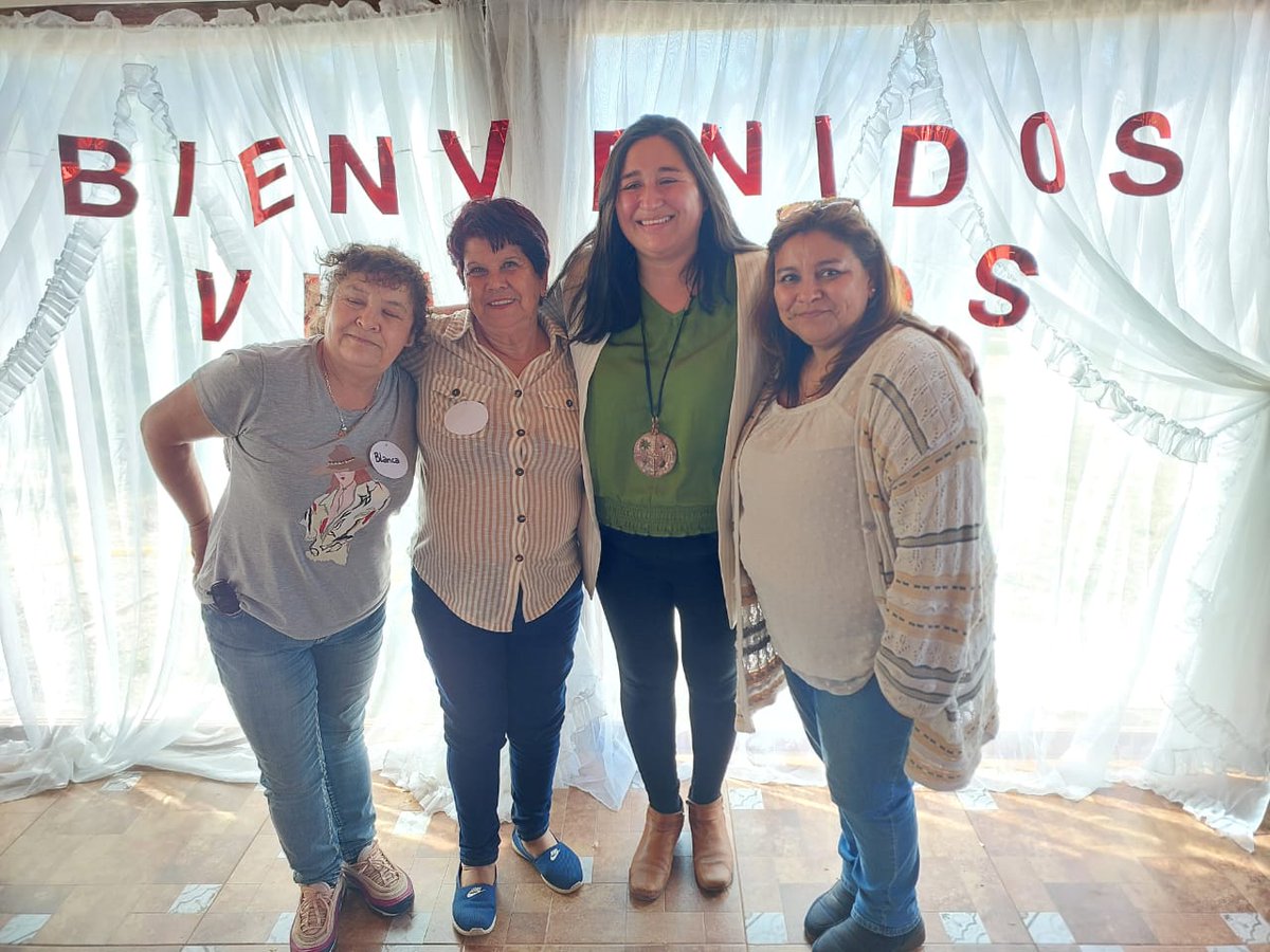 📍La seremi <a href="/MDSAtacama/">Seremi Desarrollo Social y Familia Atacama</a> Yosselin Moyano junto al equipo del programa Vínculos de Vallenar y los adultos mayores de la comuna participaron en una actividad denominada "Malón". "Retornando a las actividades presenciales". 

#SeguimosAvanzando🌳 por la región.