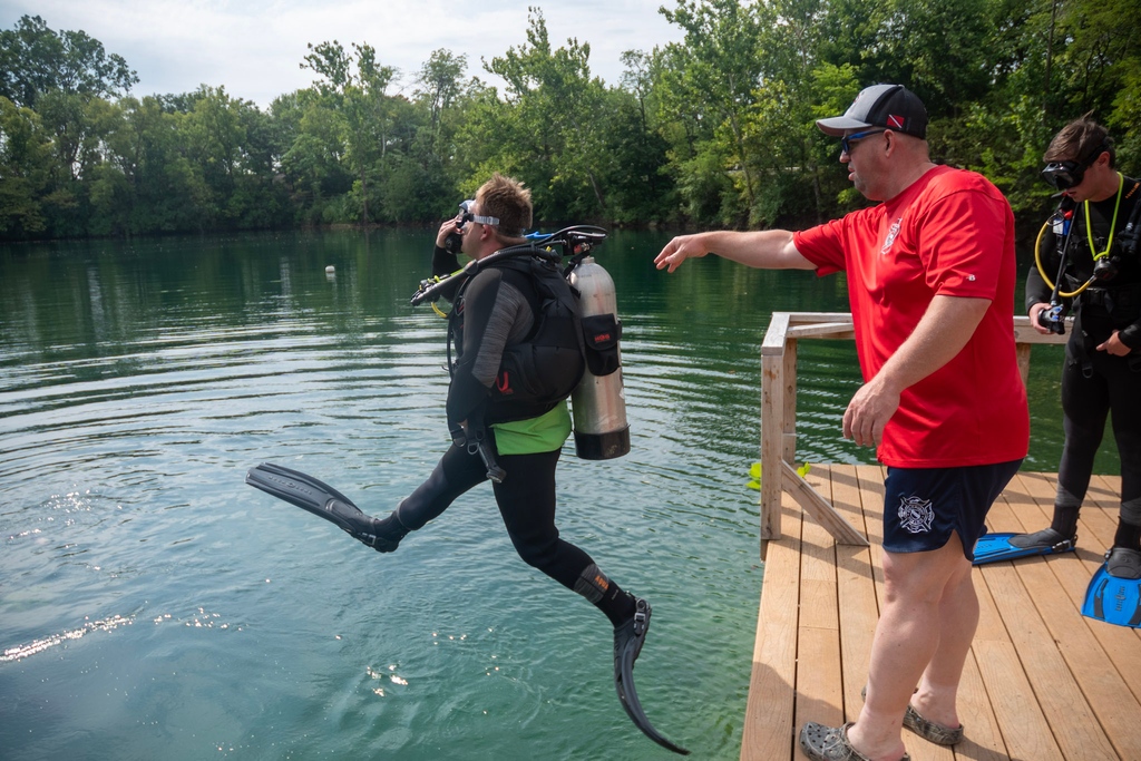 SDIdivers's tweet photo. Must be Flag Friday again! 👌⁠
⁠
This weeks images are from @doitrightdiving 🤿⁠
⁠
"Another long weekend of training is complete.  Please join us in wishing Congratulations to our newest group of SDI Open Water Divers."⁠
⁠
#sdidivers #diveflagfriday https://t.co/Pf2RD7niFL